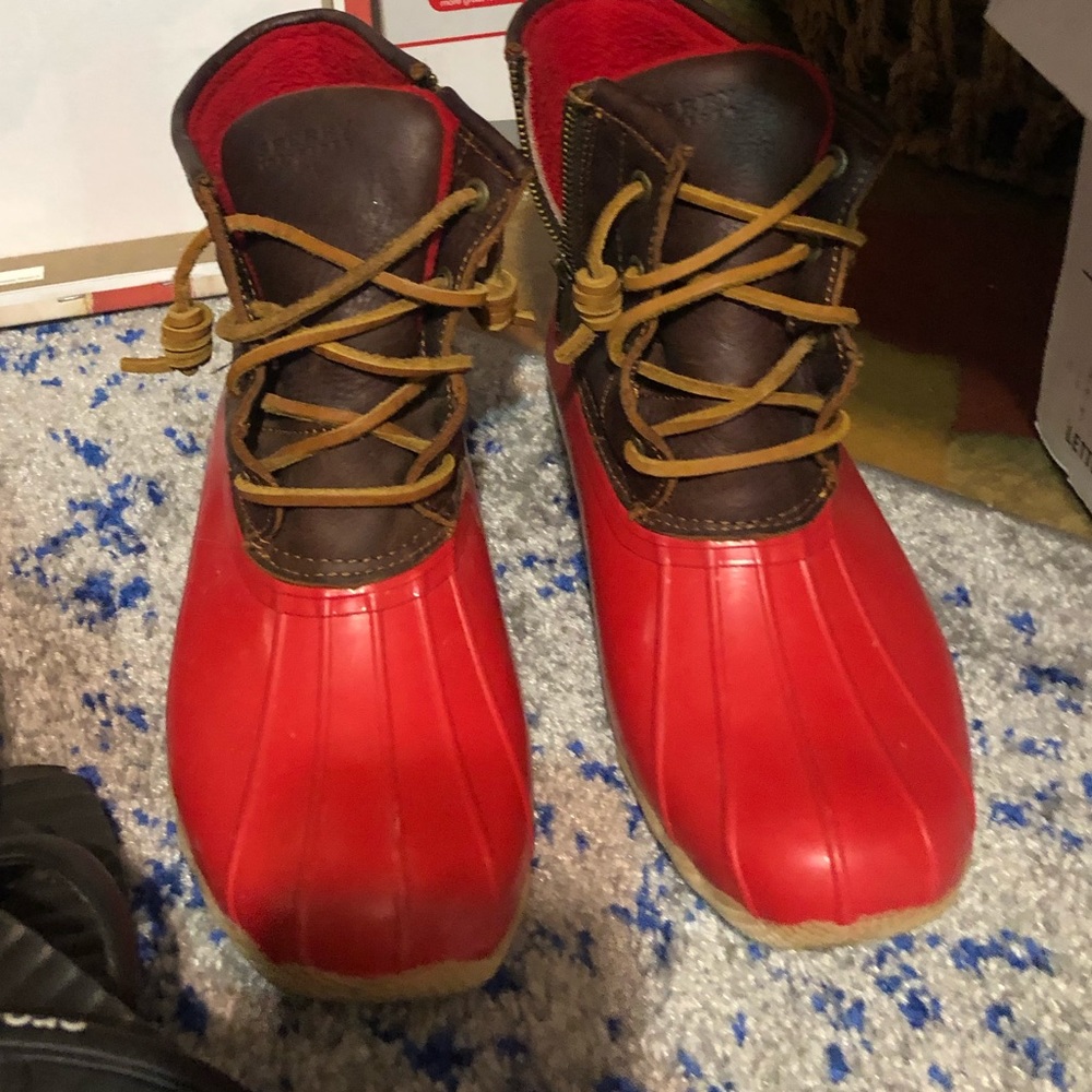 SPERRY BOOTS size 7 1/2